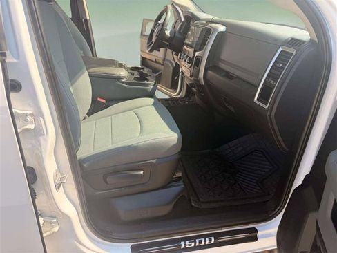 Used 2017 RAM 1500 Classic SLT AWD/4WD image 37