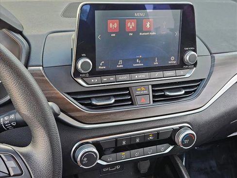 Used 2024 Nissan Altima 2.5 SV image 12