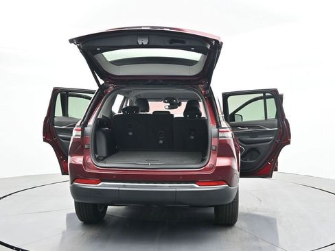 Used 2022 Jeep Grand Cherokee Limited image 46