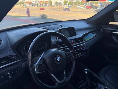 Used 2018 BMW X1 sDrive28i image 11