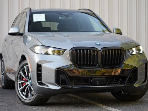 Used 2024 BMW X5 xDrive50e w/ M Sport Package AWD/4WD image 4
