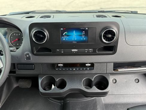 Used 2024 Mercedes-Benz Sprinter 2500 image 20