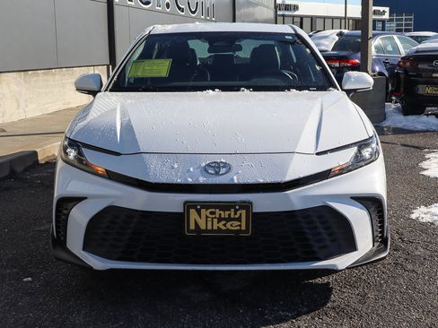 Used 2025 Toyota Camry SE image 2