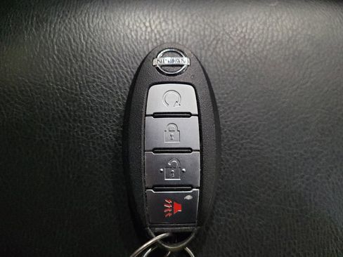 Used 2020 Nissan Pathfinder SV FWD image 32
