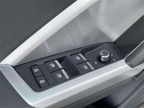 Used 2025 Audi Q3 2.0T Premium image 19