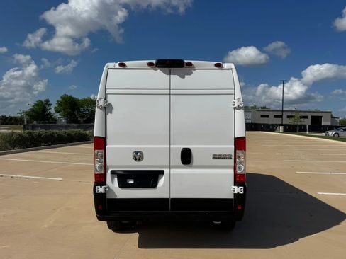 Used 2025 RAM ProMaster 2500 w/ Convenience Group image 8