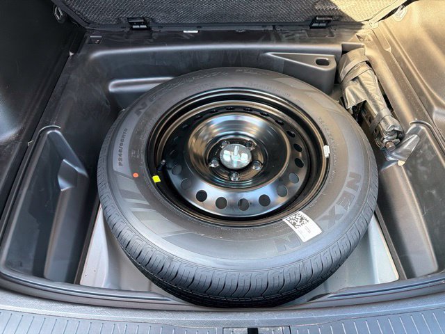 Certified 2025 Jeep Grand Cherokee Limited w/ Trailer Tow Package AWD/4WD image 13