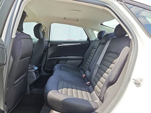Used 2014 Ford Fusion SE FWD image 9