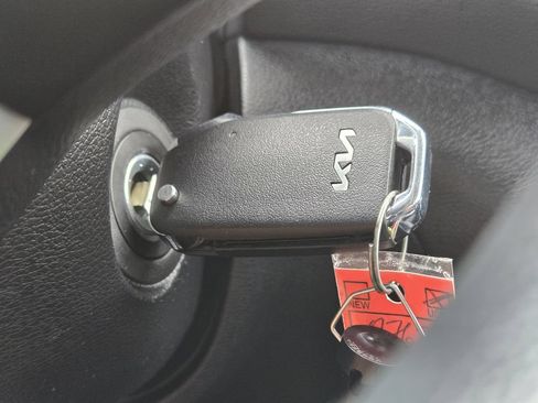 Certified 2025 Kia Soul LX w/ LX Technology Package FWD image 23