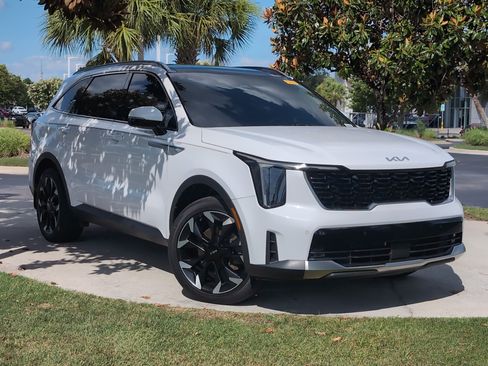 Used 2024 Kia Sorento EX w/ Panoramic Sunroof Package FWD image 2