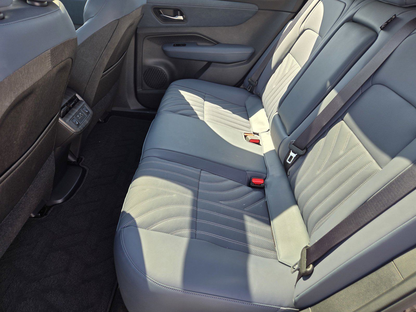 Certified 2024 Nissan Ariya AWD image 11