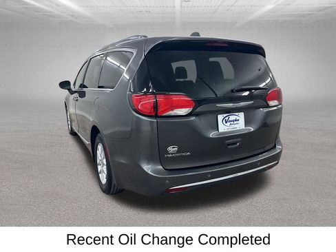 Used 2020 Chrysler Pacifica Touring-L image 10