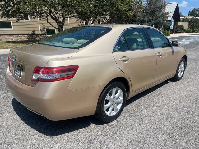 Used 2010 Toyota Camry LE FWD image 4