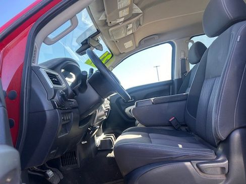 Used 2021 Nissan Titan SV w/ Accessory Utility Package image 3