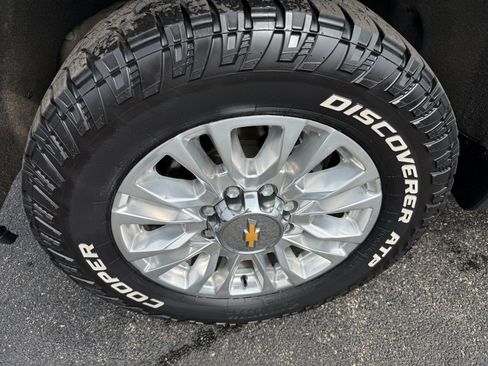 Used 2022 Chevrolet Silverado 2500 High Country w/ Z71 Off-Road Package image 10