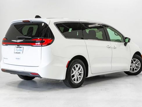 New 2026 Chrysler Pacifica Select FWD image 30