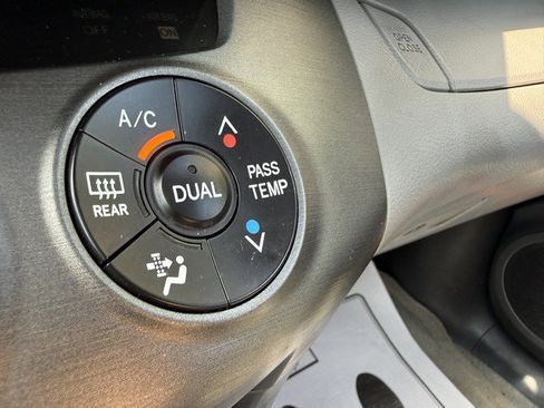 Used 2010 Toyota RAV4 Limited AWD/4WD image 35