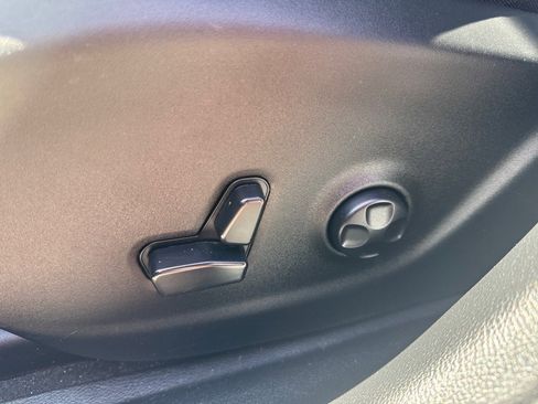 Used 2019 Jeep Cherokee Latitude Plus w/ Cold Weather Group image 11