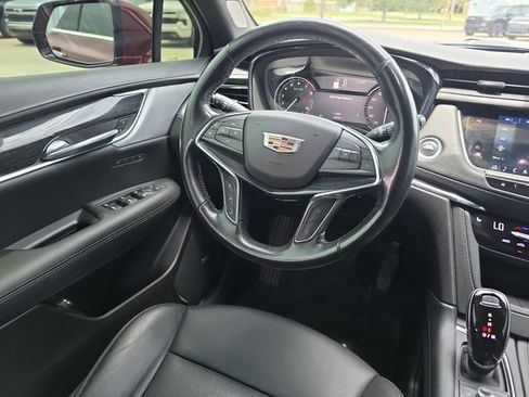 Used 2021 Cadillac XT5 Premium Luxury FWD image 9