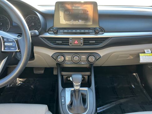 Used 2020 Kia Forte LXS image 9