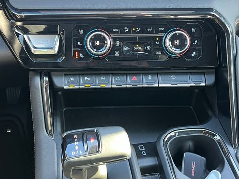 Used 2024 GMC Sierra 1500 AT4 w/ Technology Package image 33