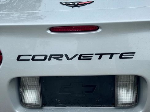Used 1998 Chevrolet Corvette Coupe w/ Memory Pkg RWD image 9