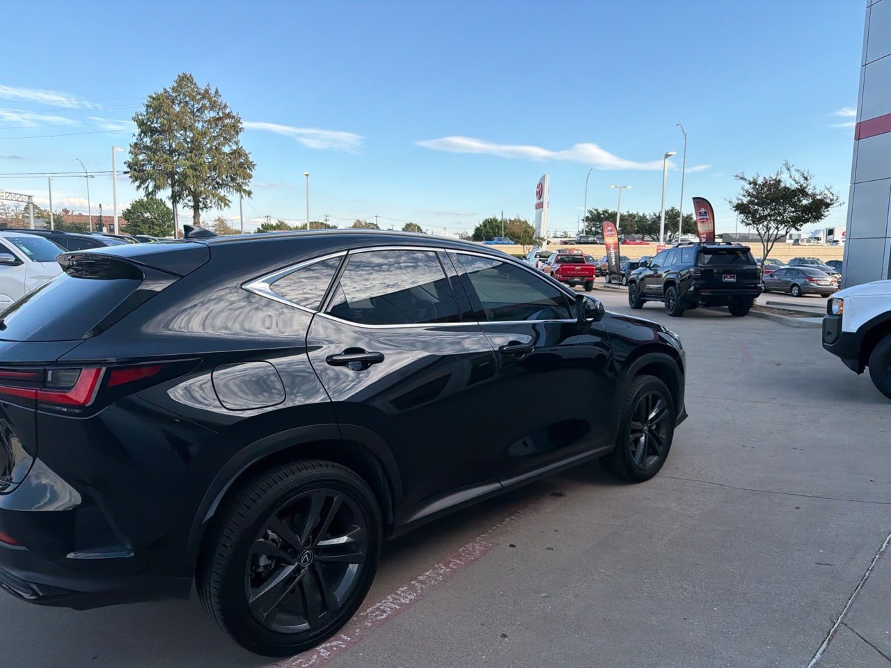 Used 2025 Lexus NX 450h+ AWD w/ Accessory Package (Z2) image 5