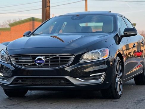 Used 2018 Volvo S60 T5 Inscription Platinum w/ Climate Package image 12
