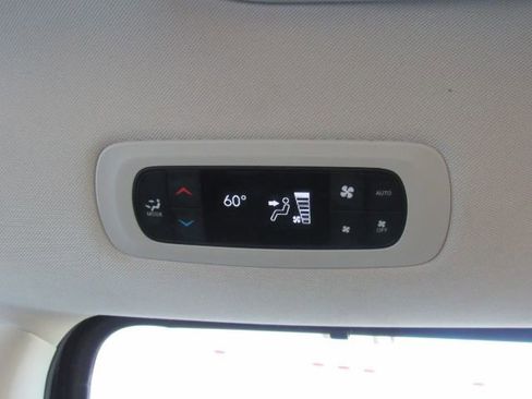 Used 2024 Chrysler Pacifica Touring-L image 36