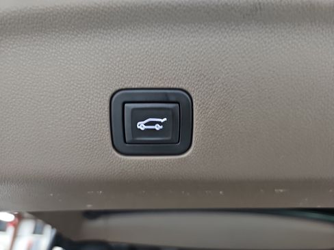 Used 2024 GMC Yukon Denali w/ Advanced Technology Package image 13