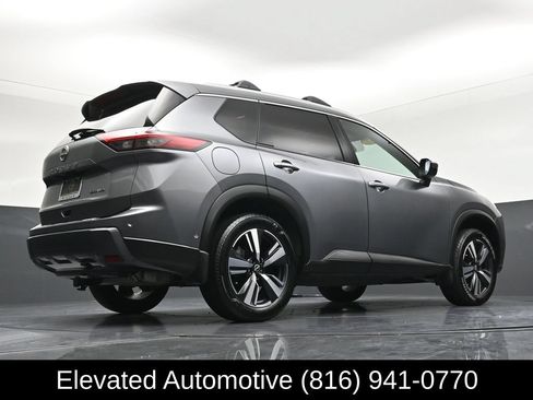 Used 2025 Nissan Rogue SL AWD/4WD image 29