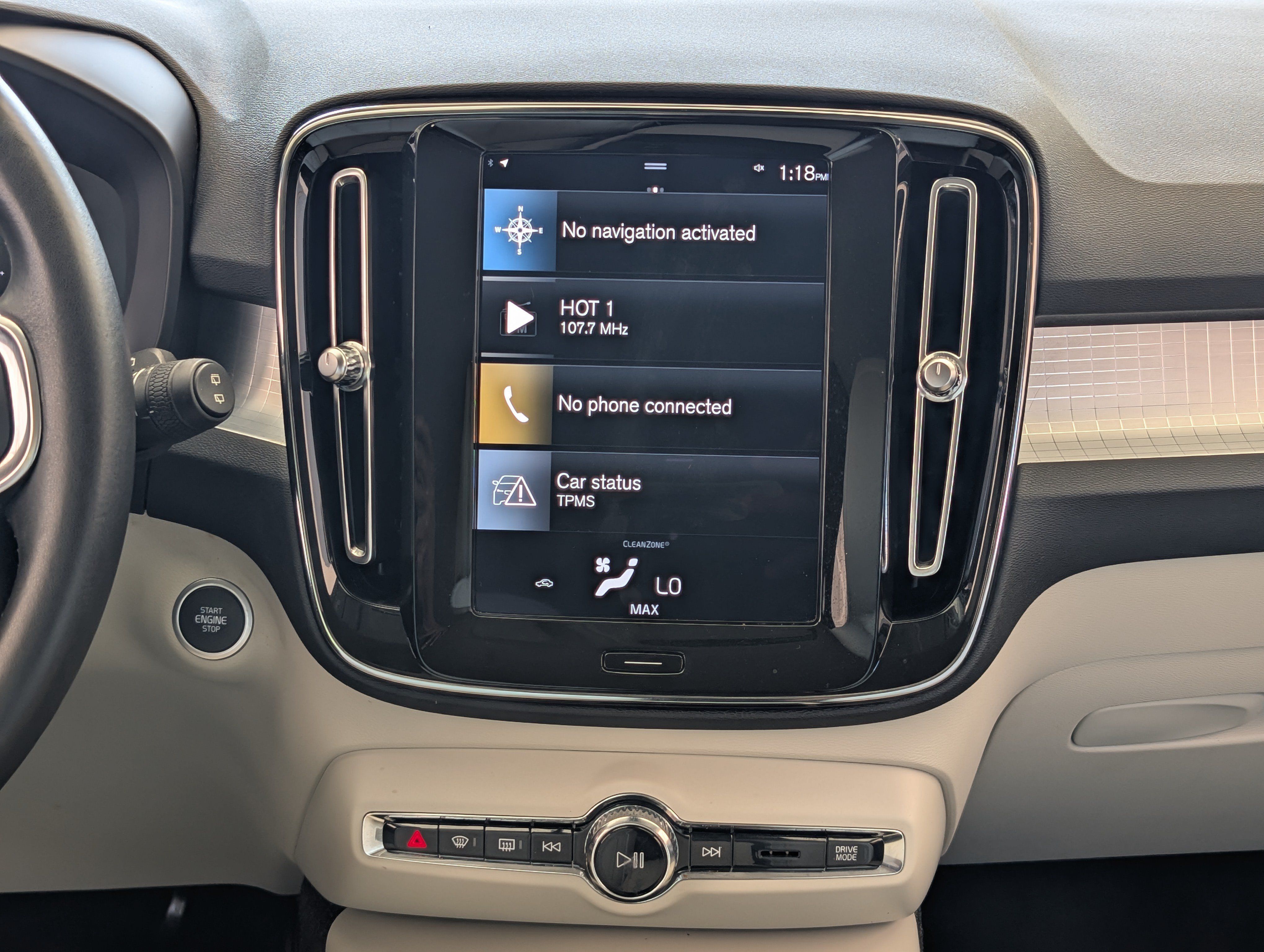 Used 2021 Volvo XC40 T4 Momentum FWD image 26