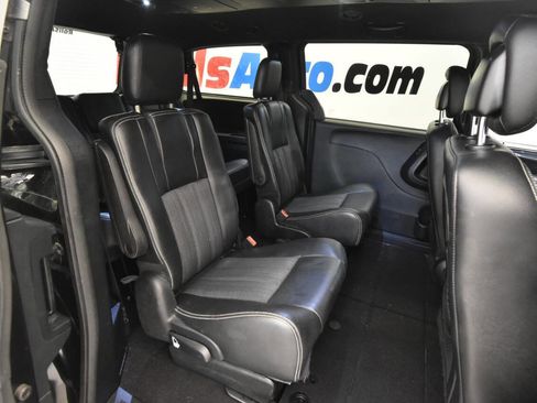 Used 2016 Chrysler Town & Country S image 16