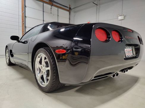 Used 2004 Chevrolet Corvette Coupe w/ Preferred Equipment Group RWD image 20