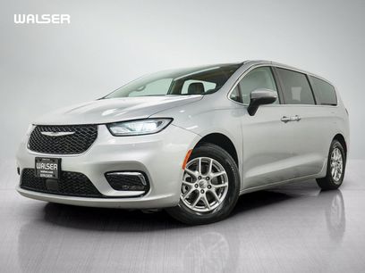 Used 2023 Chrysler Pacifica Touring-L