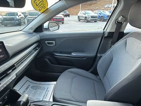 Used 2025 Kia K4 FWD image 21