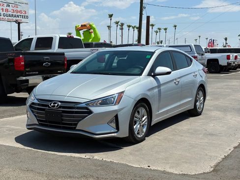 Used 2019 Hyundai Elantra SEL FWD image 2