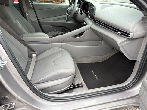 Used 2023 Hyundai Elantra SEL image 13
