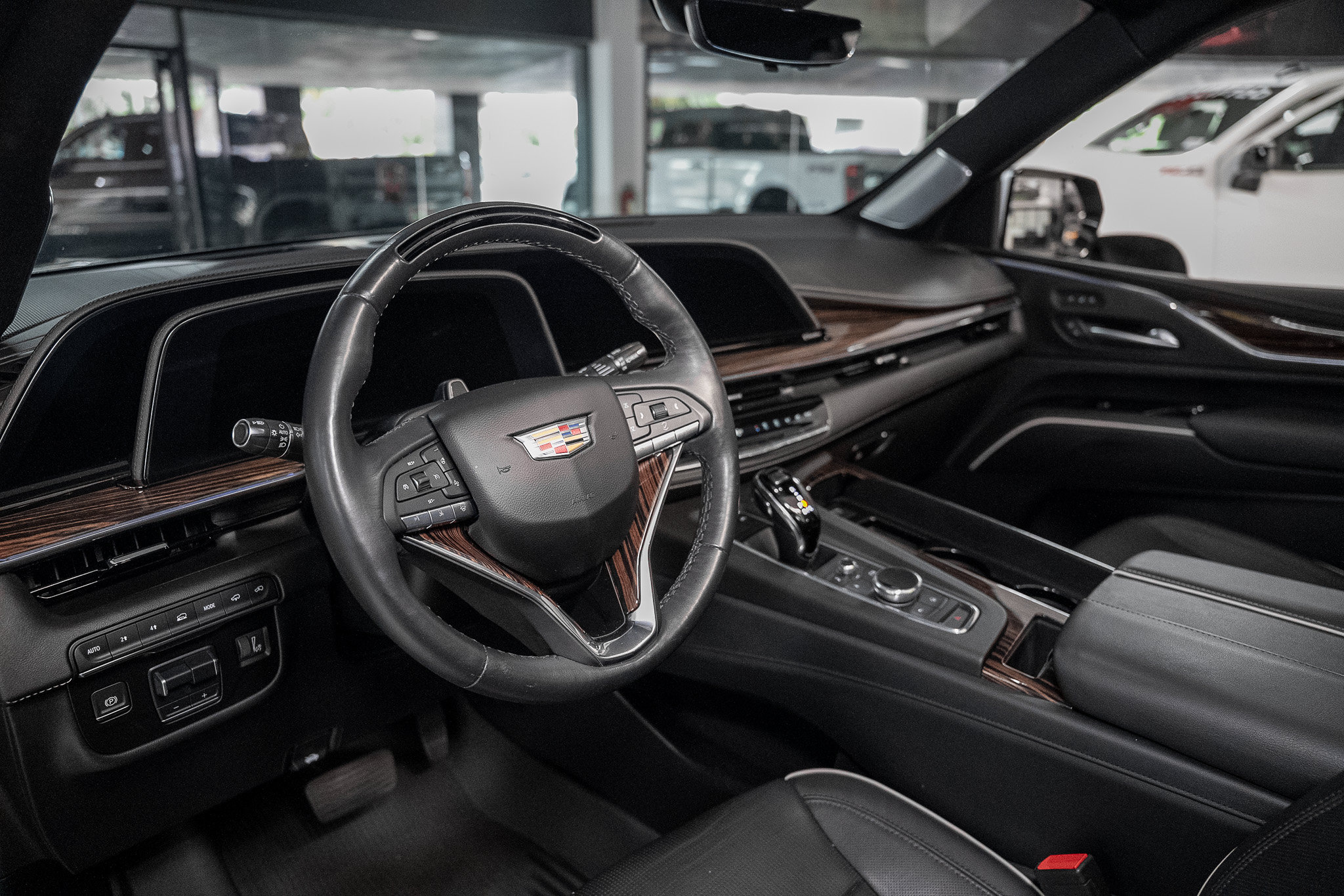 Used 2023 Cadillac Escalade Premium Luxury w/ Performance Package AWD/4WD image 2