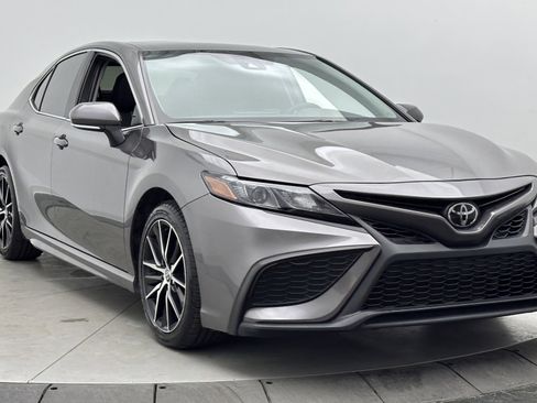 Used 2024 Toyota Camry SE w/ Convenience Package FWD image 3