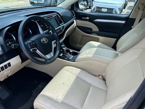Used 2015 Toyota Highlander XLE AWD/4WD image 14