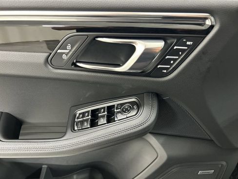 Certified 2026 Porsche Macan AWD/4WD image 11