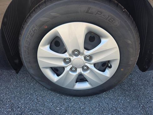 Used 2016 Kia Forte LX FWD image 17
