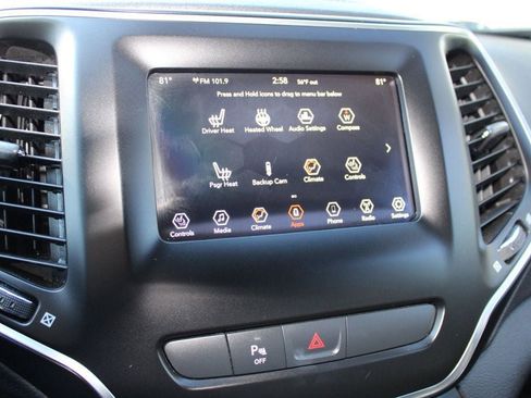 Used 2019 Jeep Cherokee Latitude Plus image 14