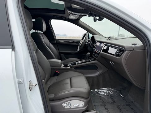 Certified 2023 Porsche Macan image 15