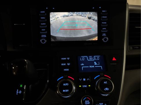 Certified 2020 Toyota Sienna XLE FWD image 10