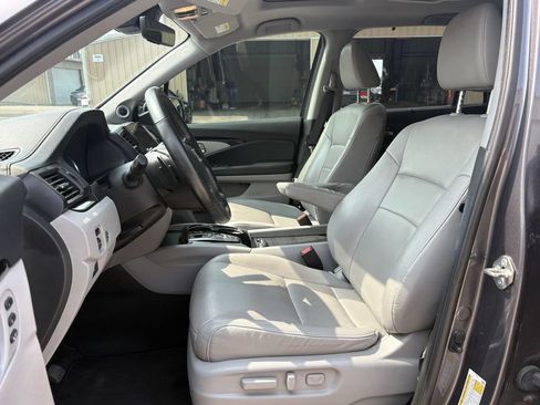 Used 2020 Honda Pilot Touring image 12