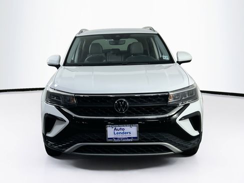 Used 2022 Volkswagen Taos SE w/ Driver Assistance Package AWD/4WD image 2