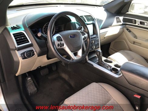Used 2013 Ford Explorer XLT FWD image 10