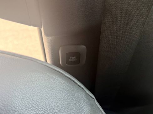 Used 2022 Toyota Sienna XLE FWD image 36